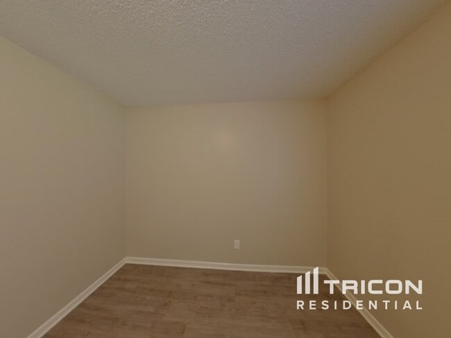 Building Photo - 63 Woodpond Ct
