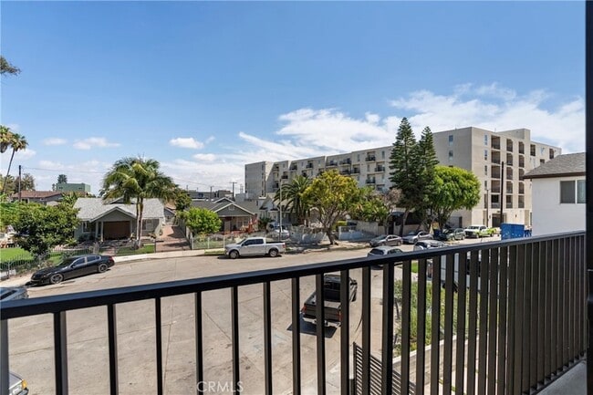 Building Photo - 2517 Alsace Ave