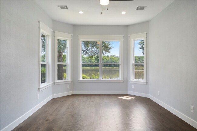 Building Photo - 401 Brook Hollow Dr