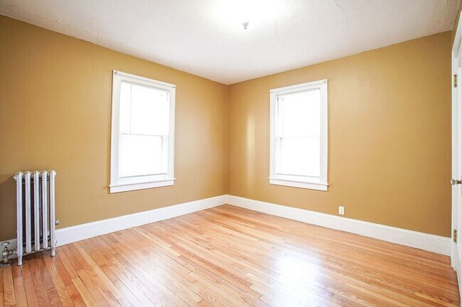 Building Photo - 109 Carver St