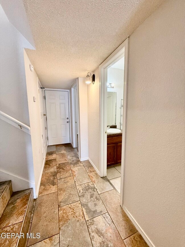 Building Photo - 12720 Tierra Mina Dr
