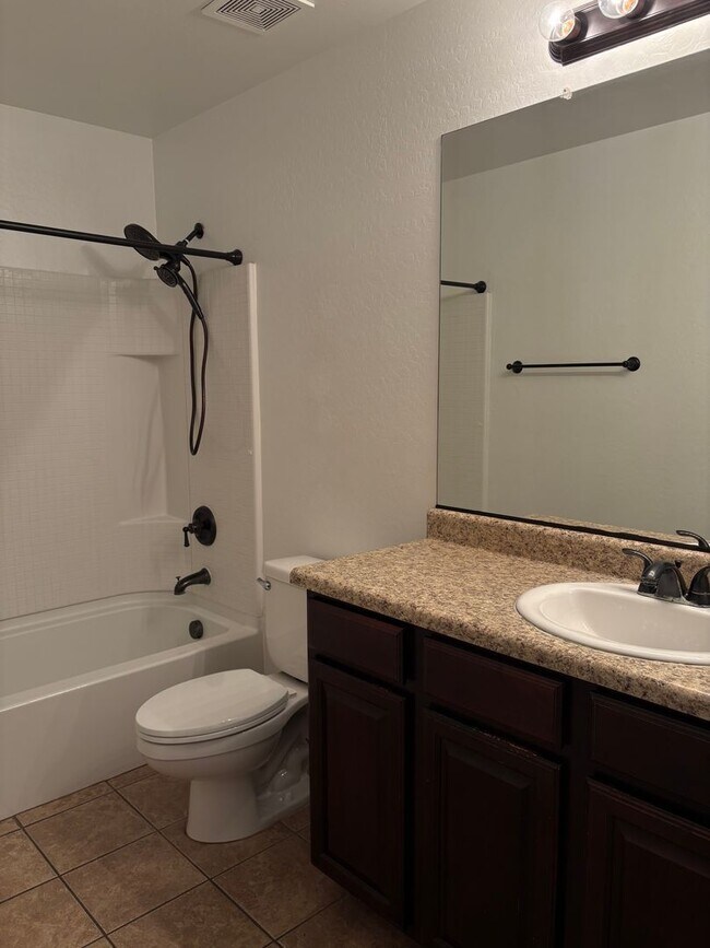 Building Photo - Beautiful 4-bed SFH in Tolleson