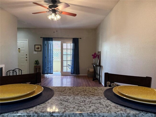 Building Photo - Beautiful 2 bedroom 1 bath condo