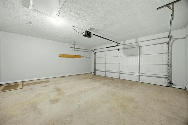 Building Photo - 572 Staghorn Ln