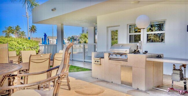 Building Photo - 2731 NE 14th Street Causeway