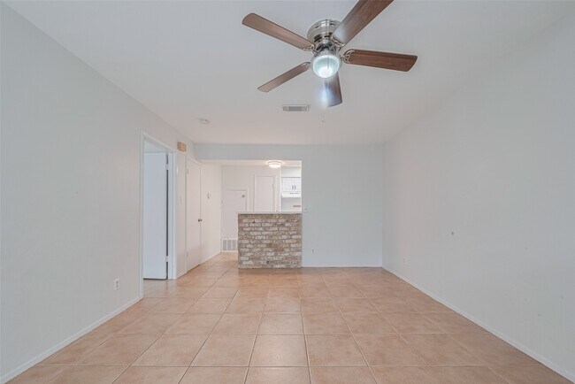 Building Photo - 811 Wax Myrtle Ln