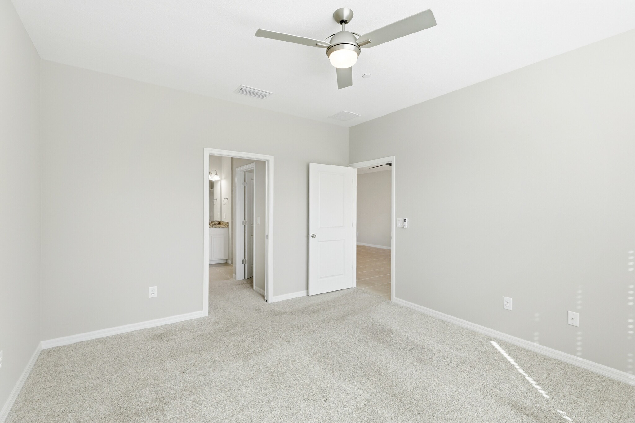 Building Photo - 12710 Sorrento Way