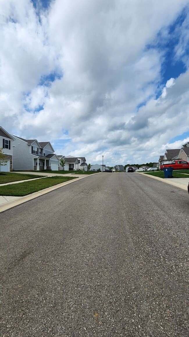 Building Photo - Spacious 4 Beds 3 Baths in Shelbyville