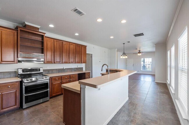 Building Photo - 289 Heatherwood Dr