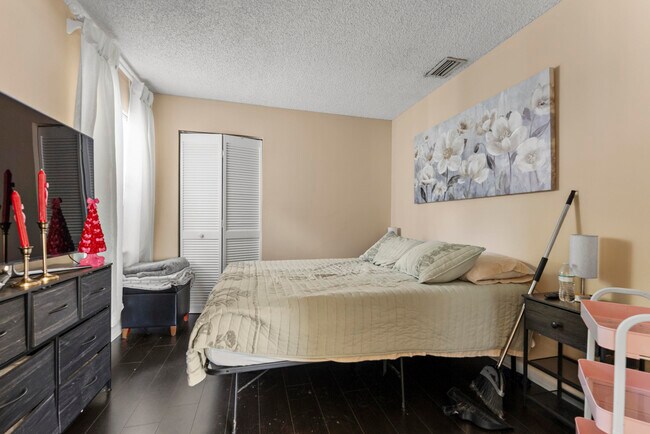 Building Photo - 5359 Buckhead Cir