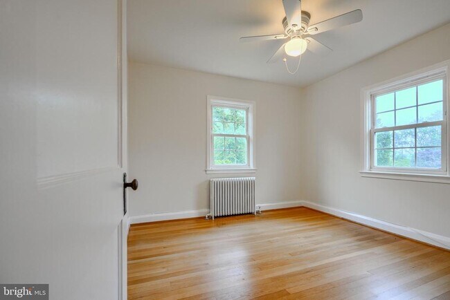 Building Photo - 521 Academy Rd