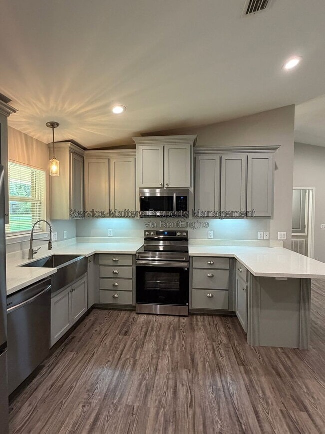 Building Photo - 5553 Riviera Dr