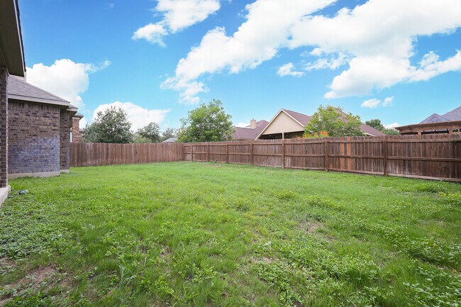 Building Photo - 7811 Rushing Creek