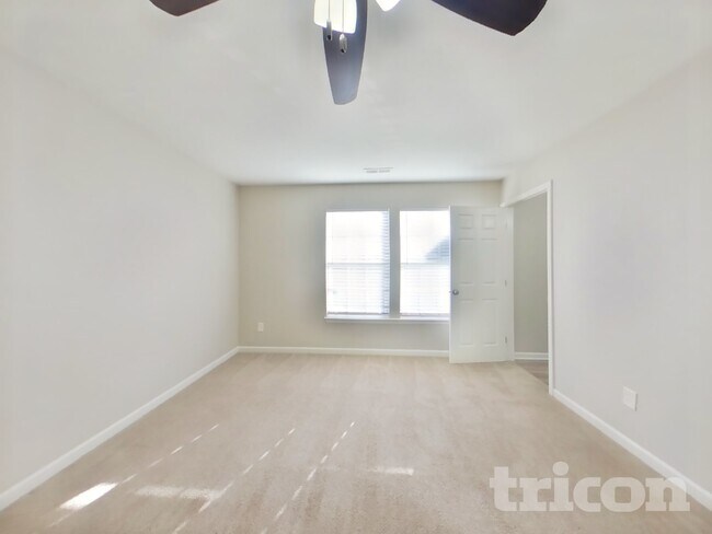 Building Photo - 3436 Pikes Peak Dr