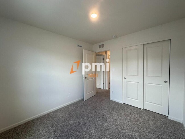 Building Photo - 8754 Clover Ln