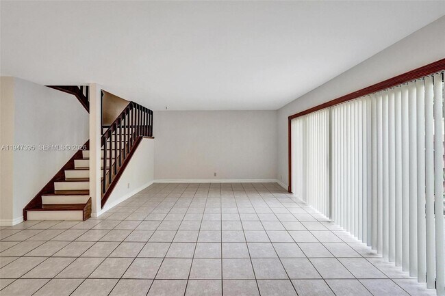 Building Photo - 2990 Oaktree Ln