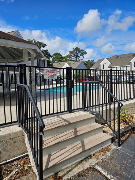 Building Photo - 500 Fairway Village Dr