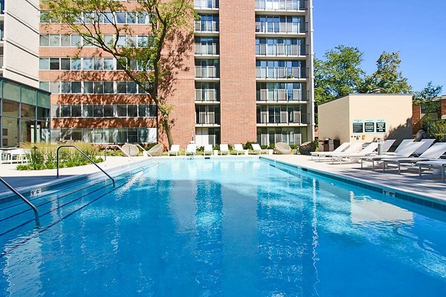 Building Photo - 900 S Ashland Ave