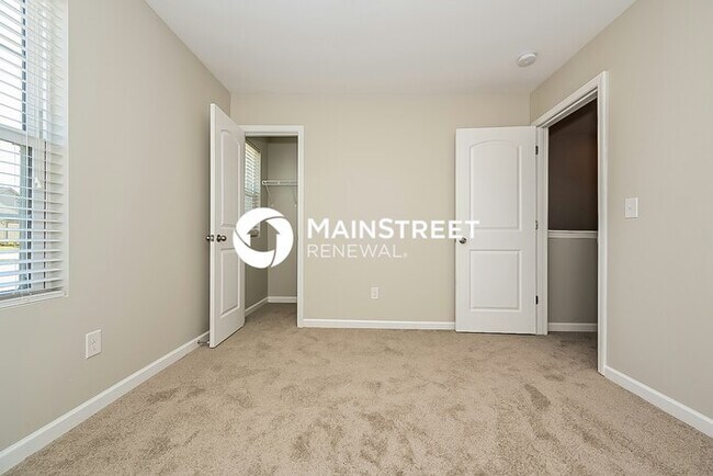 Building Photo - 3 Bedroom Pet-Friendly Home in Hampton, GA with Main Street Renewal