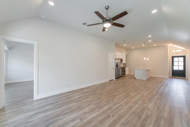 Building Photo - 10626 Whitejacket