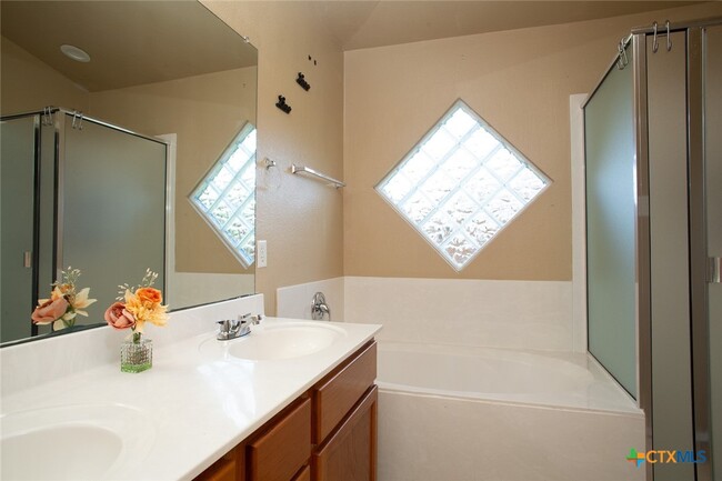 Building Photo - 5515 Lions Gate Ln