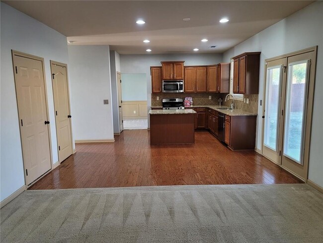 Building Photo - 3208 Sag Harbor Ct NE