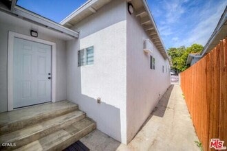 Building Photo - 1726 W 37th Pl