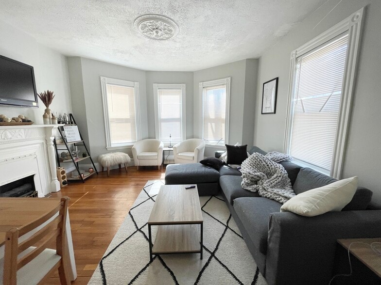 Building Photo - 24 Pond St