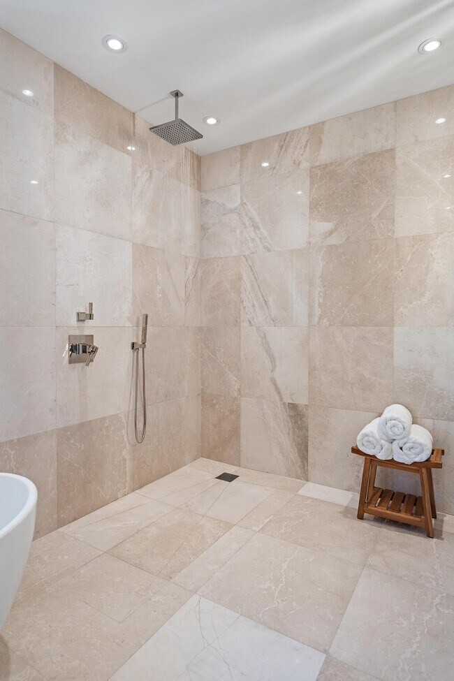 Building Photo - 306 Cordova Rd