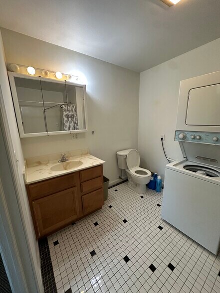 Building Photo - 405 Park Ave