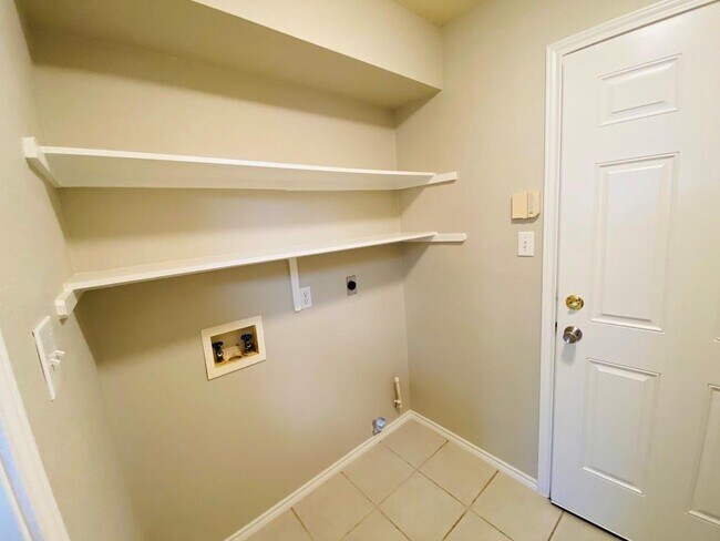 Building Photo - 3304 Kissman Dr
