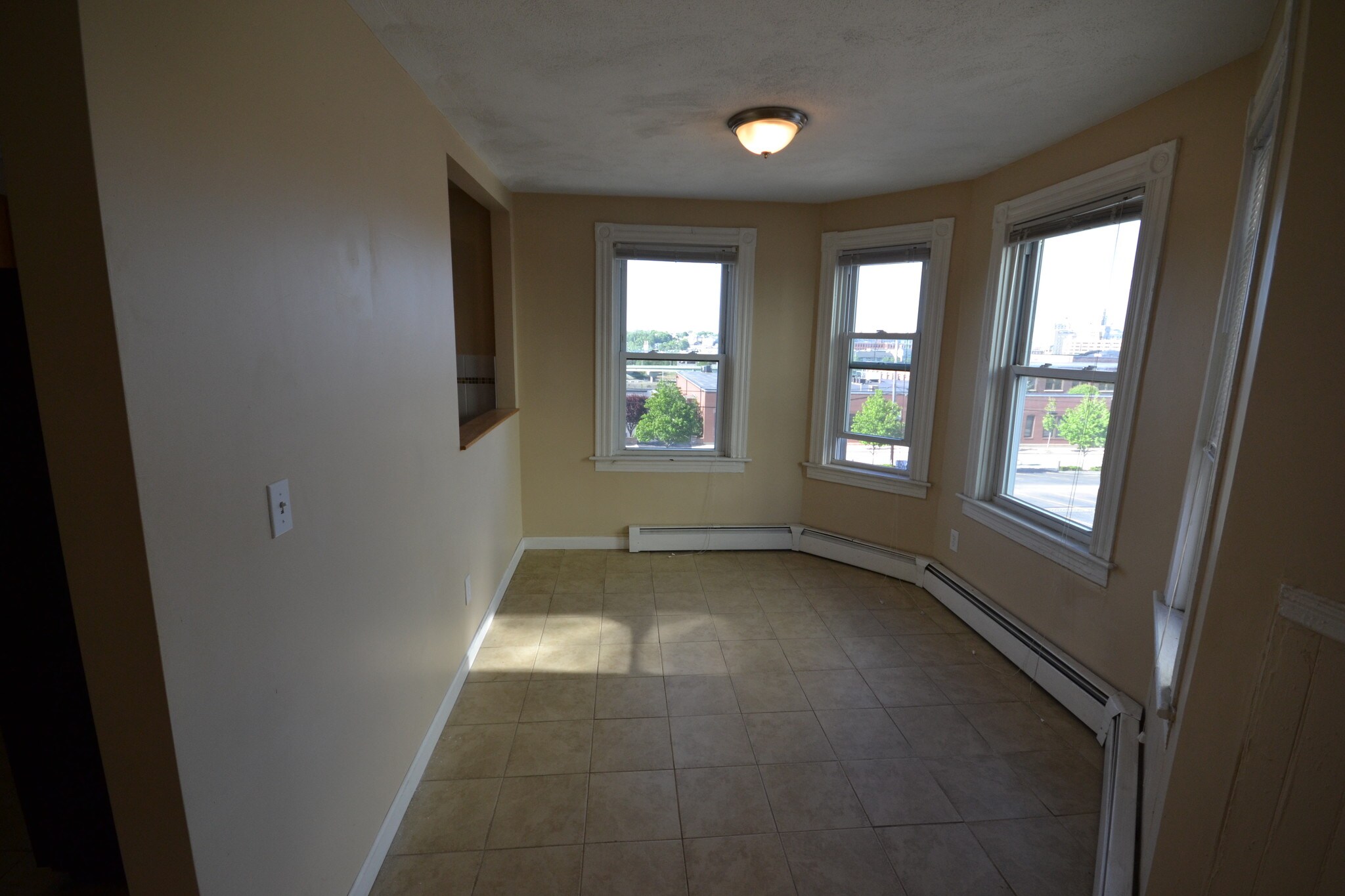 Building Photo - 19 Spruce St