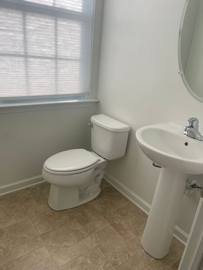 Building Photo - 3 bedroom 2 1/2 bath Townhouse in Bayberry