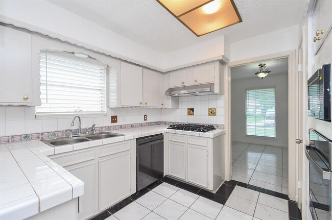 Building Photo - 7714 Eichler Dr