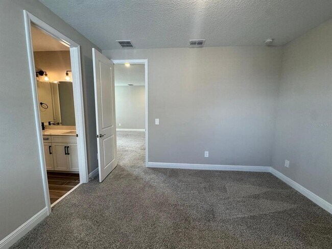 Building Photo - 16405 Silver Brk Wy