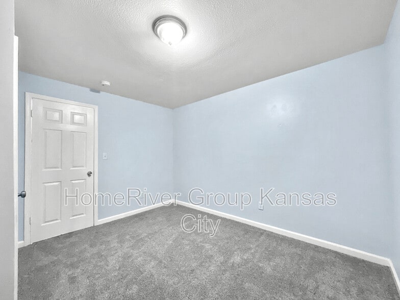 Building Photo - 1123 S Haden St