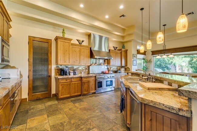 Building Photo - 549 Regents Gate Dr