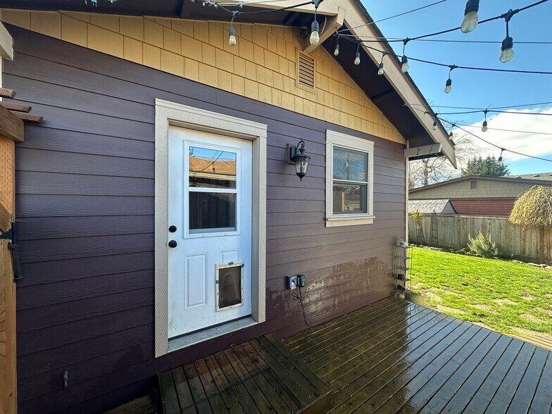 Building Photo - 701 S 59th St