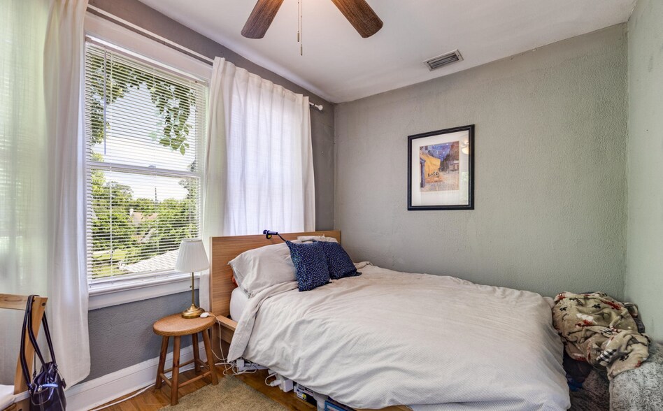 Building Photo - 2651 Dellwood Ave