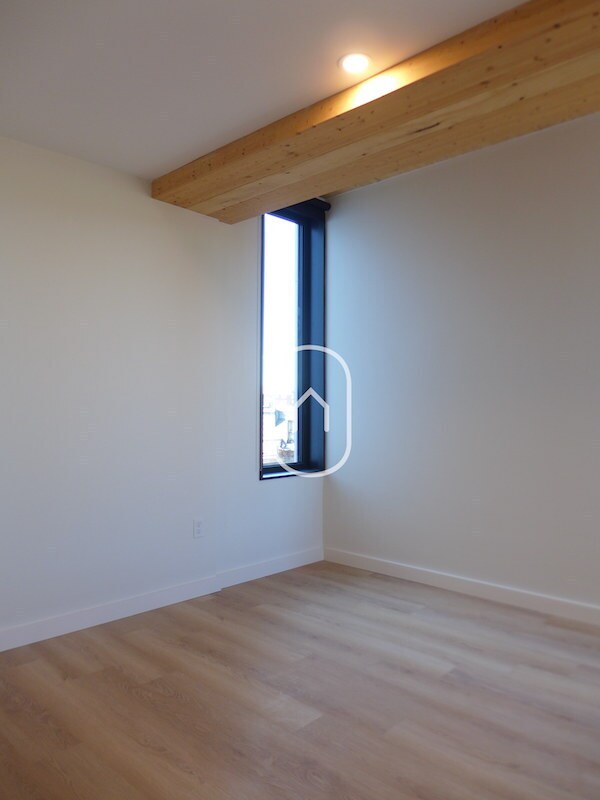 Building Photo - 47 Thorndike St