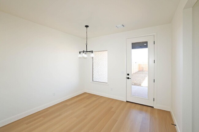 Building Photo - 10424 Tierra Santa