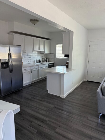 Building Photo - 932 E Tempe Dr