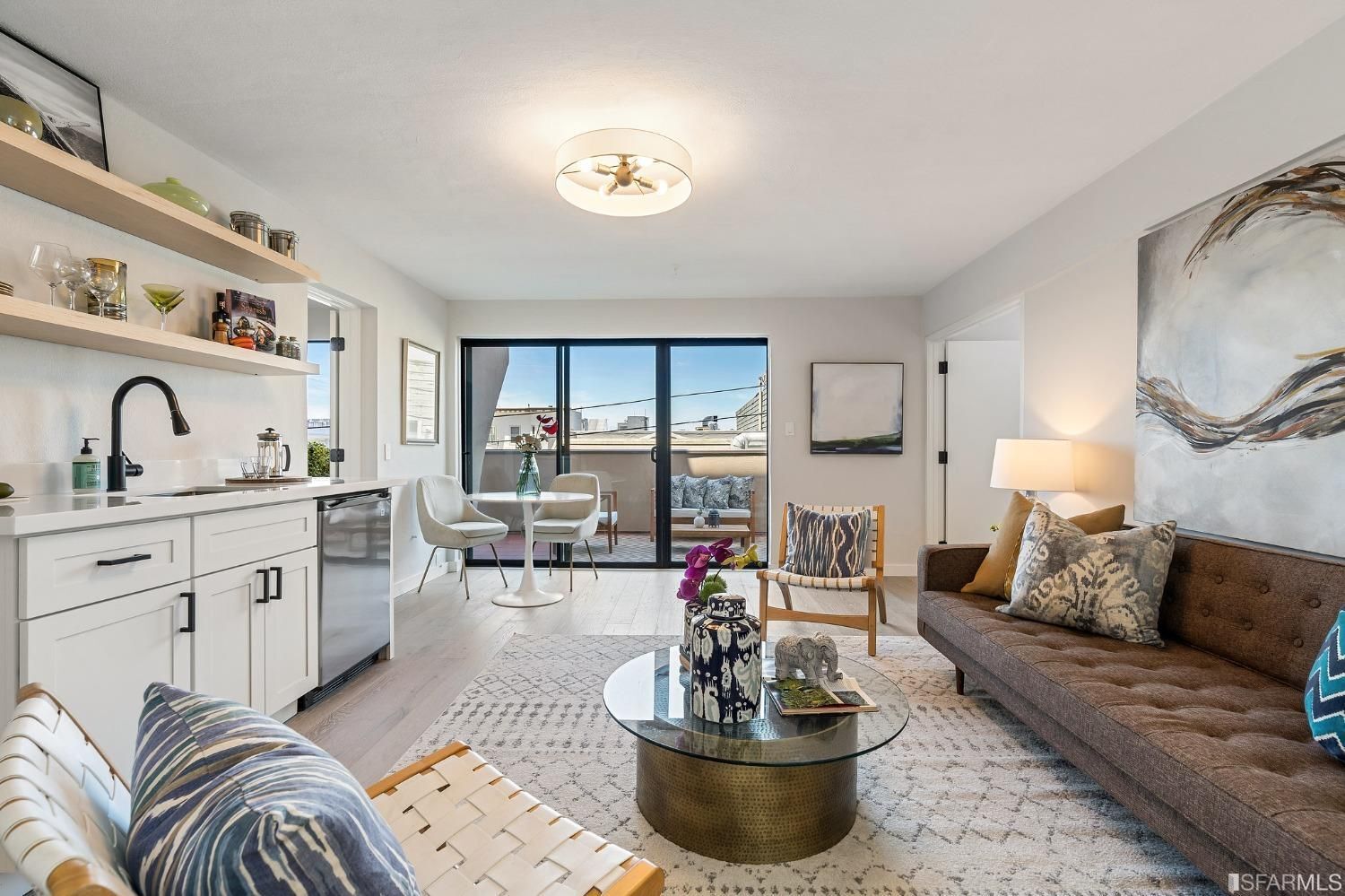 Lower suite living area & wet bar - 2920 Buchanan St