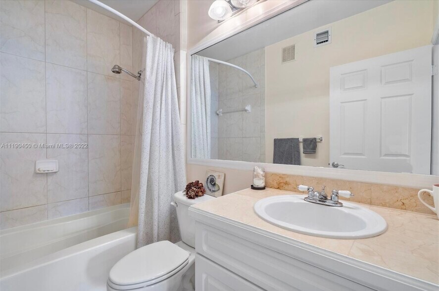 Building Photo - 6851 SW 44th St