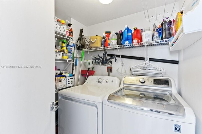 Building Photo - 3598 Yacht Club Dr