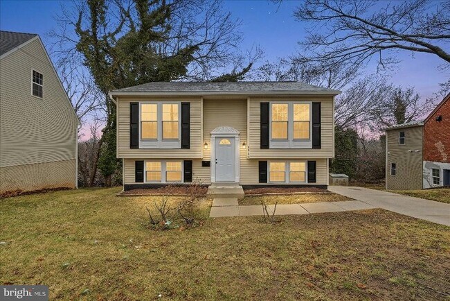 Building Photo - 6915 Adel St