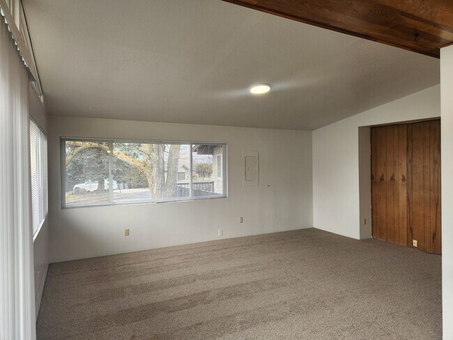 Building Photo - p513