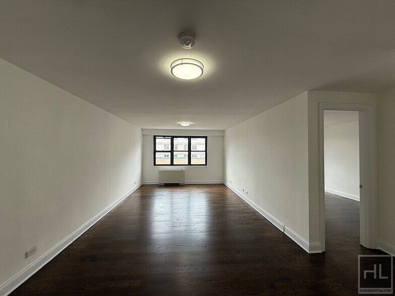 Building Photo - E 16 ST