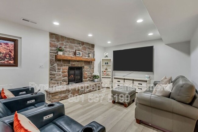 Building Photo - 10971 Cindy Cir