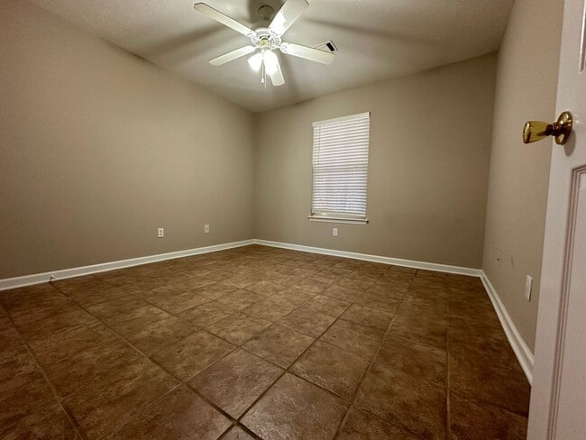 Building Photo - 1997 Sylvan Lake Dr